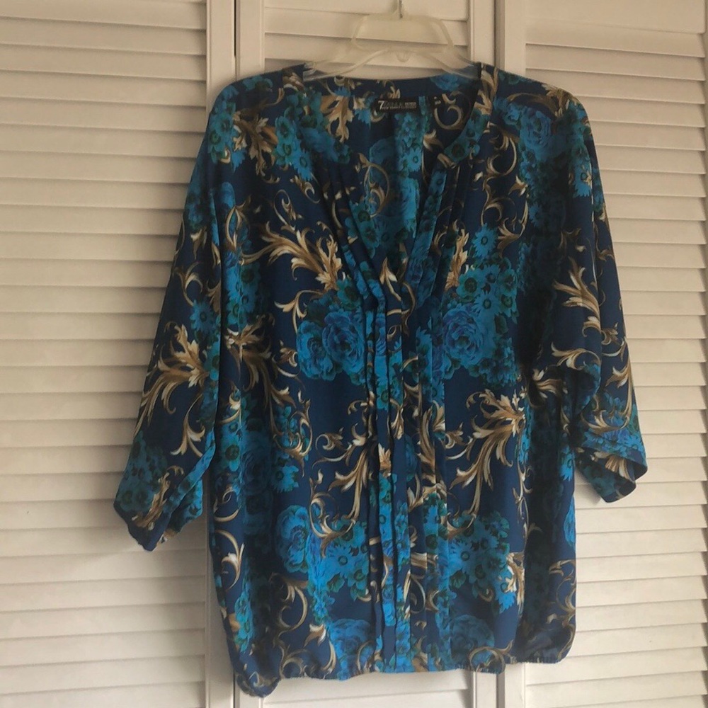 NWOT. ny and co blue floral blouse